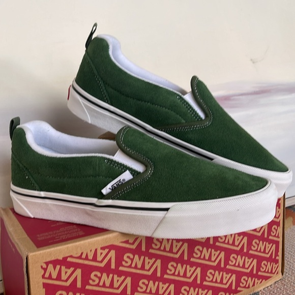 Vans WMNS Knu Slip
Green/True White
VN0009QDBGN
Sneakers - Picture 5 of 16